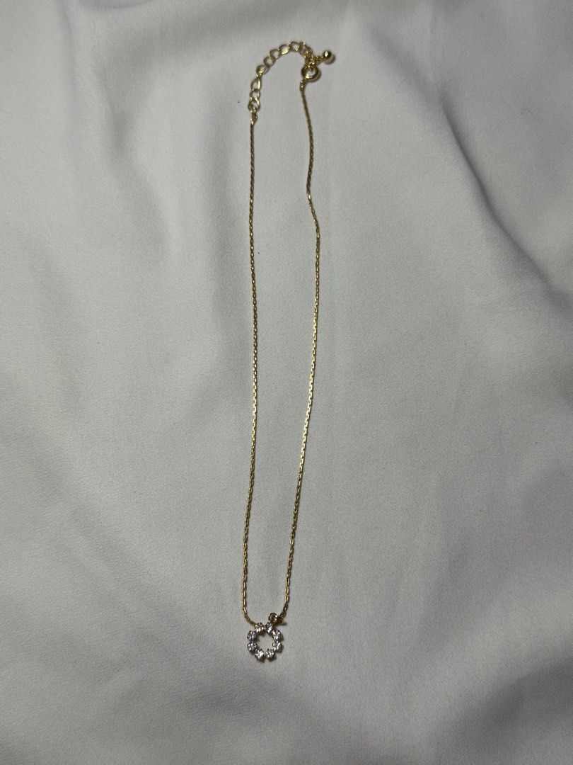 Diamond cluster gold necklace (Category: Necklaces) located in Ligao. Submitted by veetrinkets (Listing ID 1458037984, Image 2). Description: -gold plated -diamond cluster flower pendant -spring ring clasp -snake chain -can fit up to 15.5 inches.