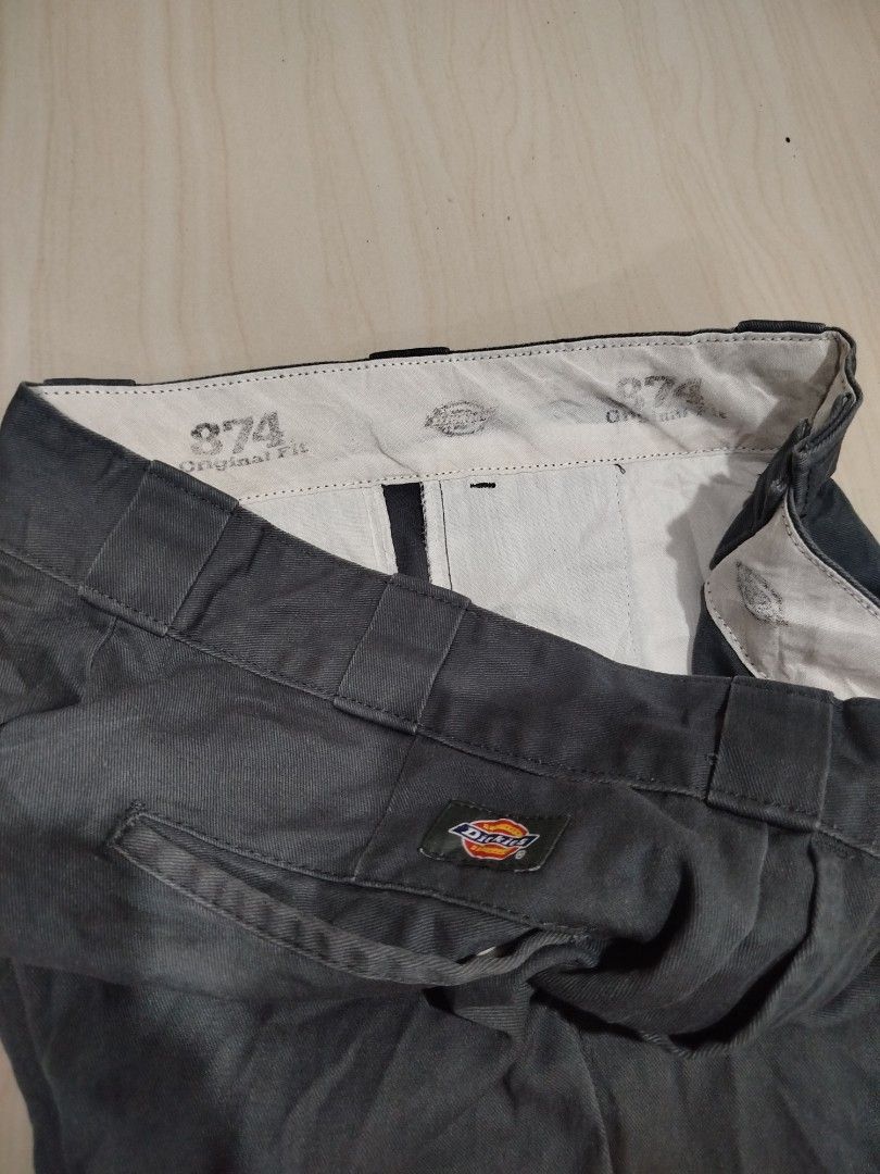 Dickies 874 Original Fit Grey Work Pants (Category: Jeans) located in Aroroy. Submitted by dr0p-a-dr1p (Listing ID 1458071272, Image 3). Description: Waist: 32 Length: 41 - With minimal signs of usage - Original Dickies 874 Work Pants - Classic Straight Leg Fit - Durable, Long-Lasting Fabric - Versatile for Work or Casual Wear - Wardrobe Staple.