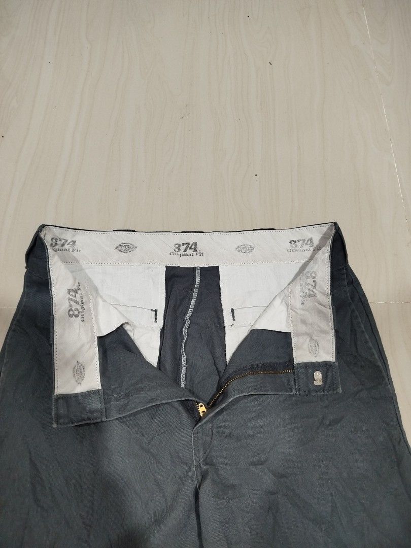 Dickies 874 Original Fit Grey Work Pants (Category: Jeans) located in Aroroy. Submitted by dr0p-a-dr1p (Listing ID 1458071272, Image 2). Description: Waist: 32 Length: 41 - With minimal signs of usage - Original Dickies 874 Work Pants - Classic Straight Leg Fit - Durable, Long-Lasting Fabric - Versatile for Work or Casual Wear - Wardrobe Staple.