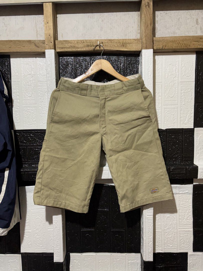 Dickies double patch (Category: Shorts) located in Lopez. Submitted by thrift.ni.roms22 (Listing ID 1458048683, Image 1). Description: .