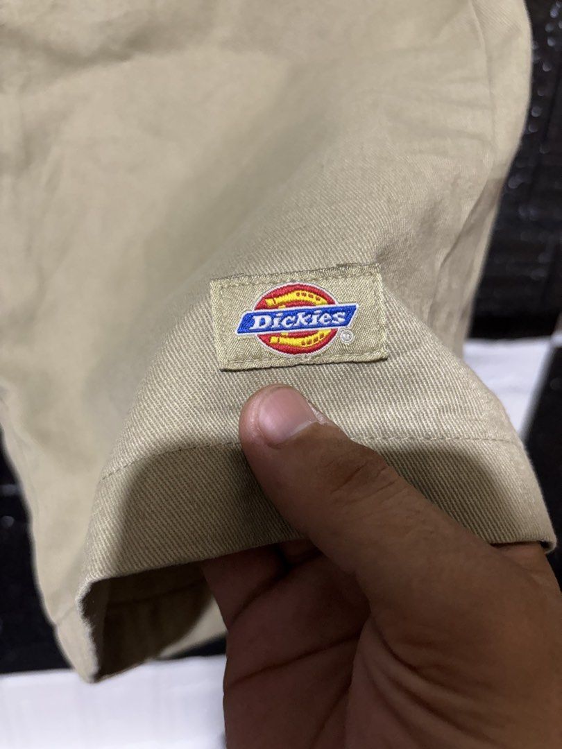 Dickies double patch (Category: Shorts) located in Lopez. Submitted by thrift.ni.roms22 (Listing ID 1458048683, Image 3). Description: .