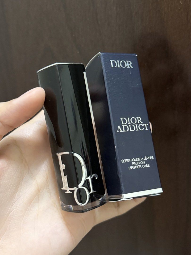 DIOR CASE (Category: Makeup) located in Kulim. Submitted by prelovedbynienaelyn (Listing ID 1457972715, Image 1). Description: letgo dior case - defect sikit - only case.