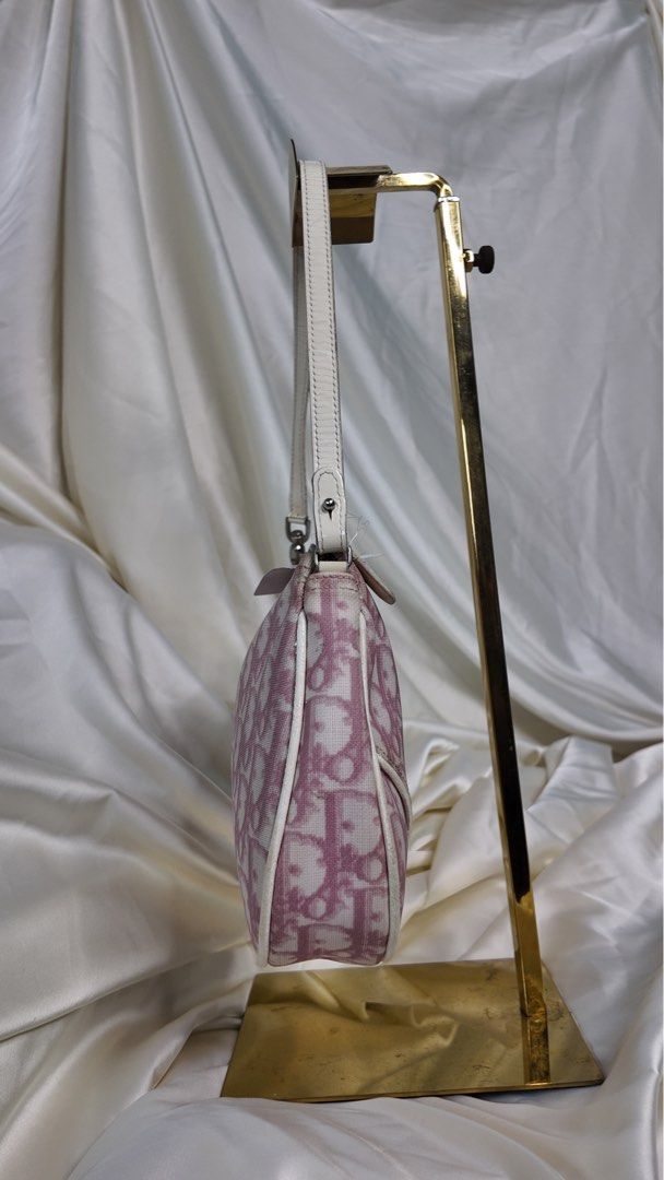 Dior Trotter Saddle Bag Pink (Category: Luxury Bags & Wallets) located in Taytay. Submitted by lucila_felisa_ (Listing ID 1457942339, Image 3). Description: - 100% money back guaranteed original .