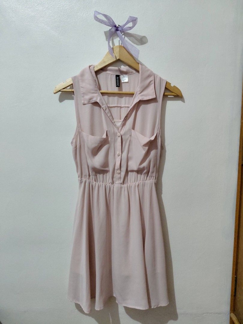 Divided by H&M Sleeveless Collared Dress (Category: Dresses) located in Tarlac. Submitted by wornwardrobe (Listing ID 1458096256, Image 1). Description: With lining Kindly note: This item is currently not on-hand and will be shipped within 7–14 days. Message me to check the next available shipping date! Thank you!.