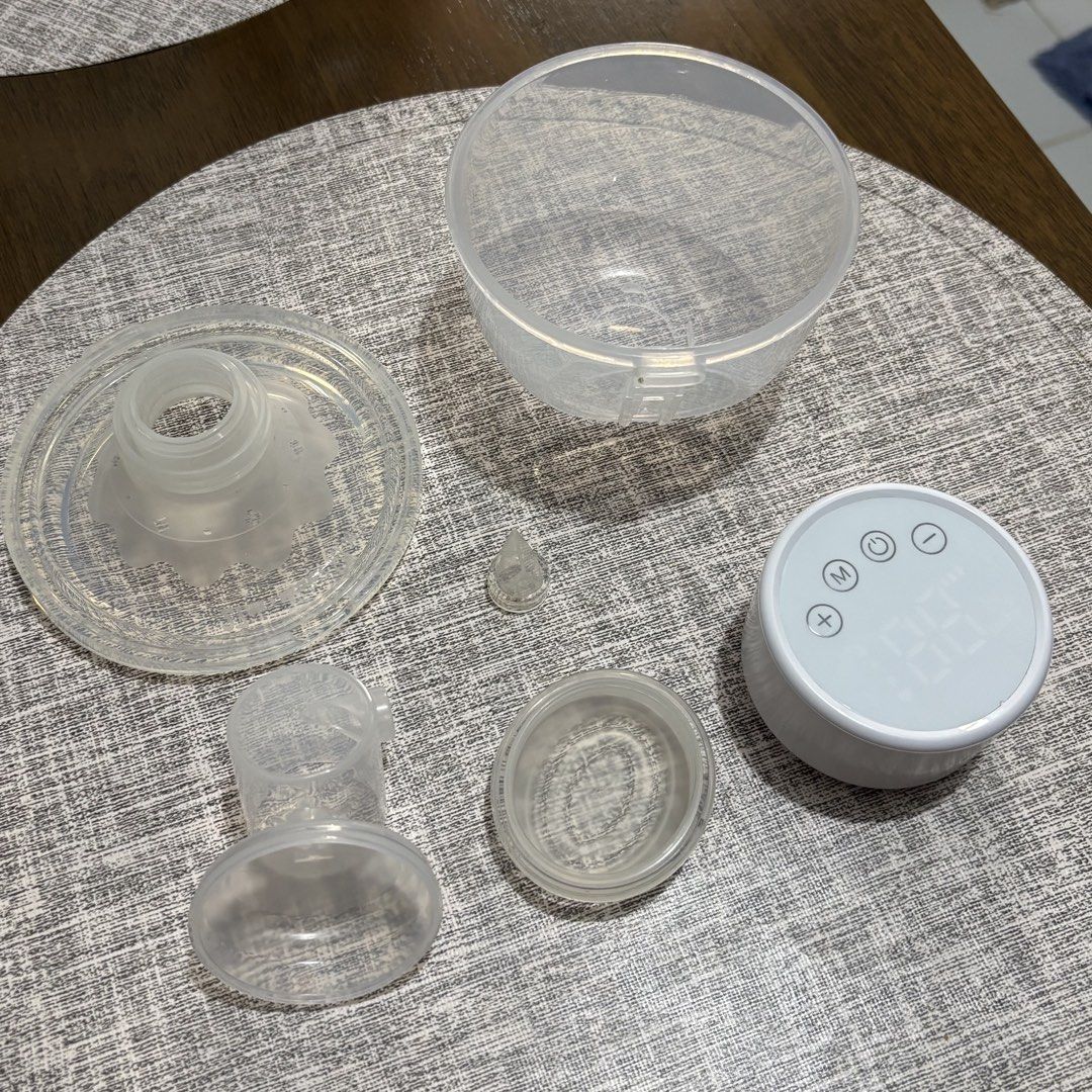 Dr. isla Eb29 White 1 piece with complete parts (Category: Breastfeeding & Bottle Feeding) located in Manila. Submitted by zemira.elaine (Listing ID 1457915958, Image 3). Description: Rfs: Upgrade to Momcozy Original Price: P900+ SELLING PRICE: P650 (LIKE NEW) ‼️.