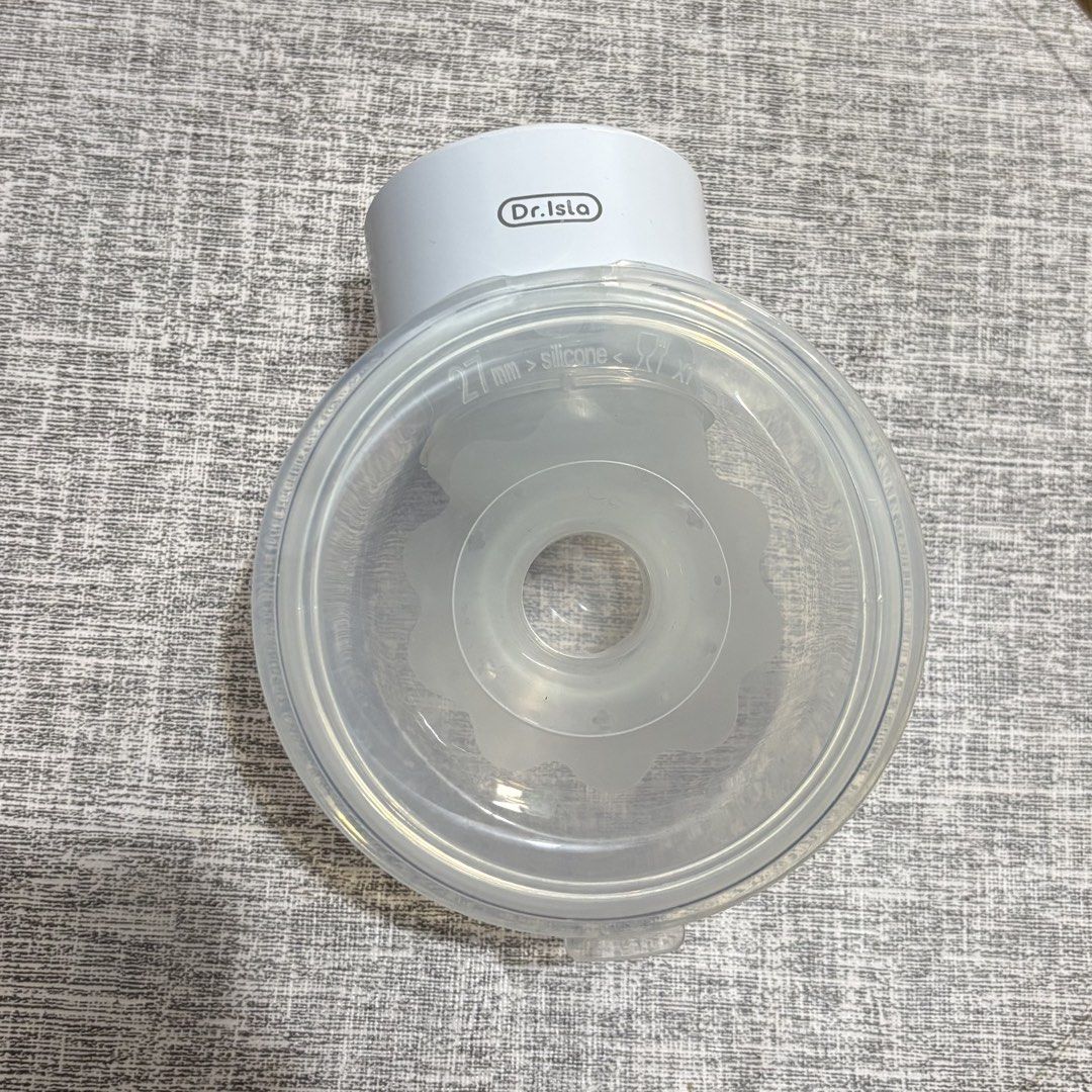 Dr. isla Eb29 White 1 piece with complete parts (Category: Breastfeeding & Bottle Feeding) located in Manila. Submitted by zemira.elaine (Listing ID 1457915958, Image 1). Description: Rfs: Upgrade to Momcozy Original Price: P900+ SELLING PRICE: P650 (LIKE NEW) ‼️.