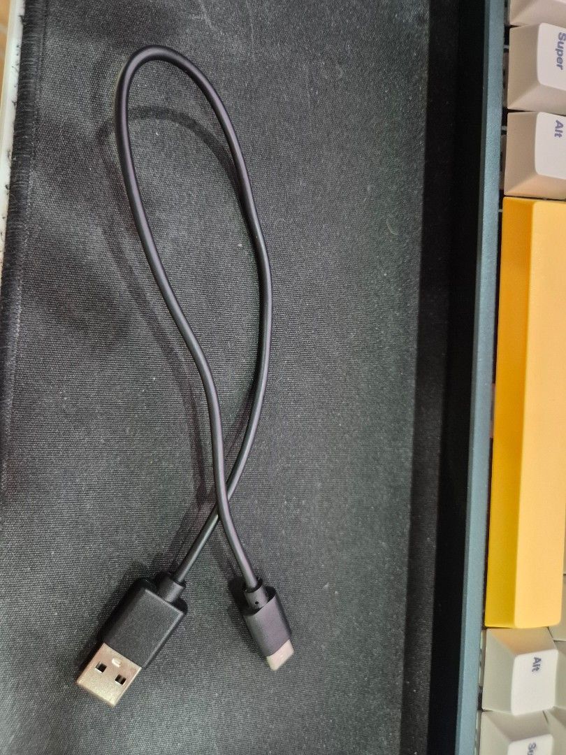 EarFun UBOOM L (Category: Soundbars, Speakers & Amplifiers) located in Santa Rosa. Submitted by spacesix (Listing ID 1457952312, Image 3). Description: Firmware Version: 0.4.3 With box and complete inclusions RFS: Switching to passive.