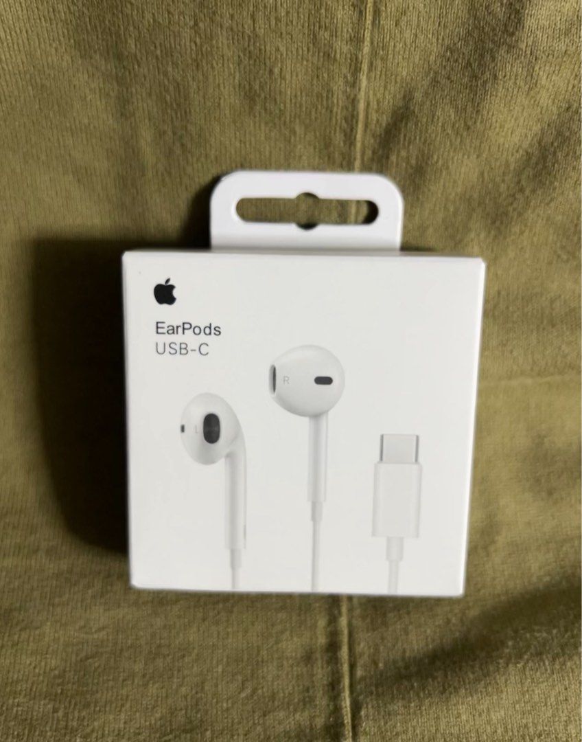 Earpods USB C APPLE (Category: Earphones) located in Manila. Submitted by as_onlineshop11 (Listing ID 1458061421, Image 1). Description: .
