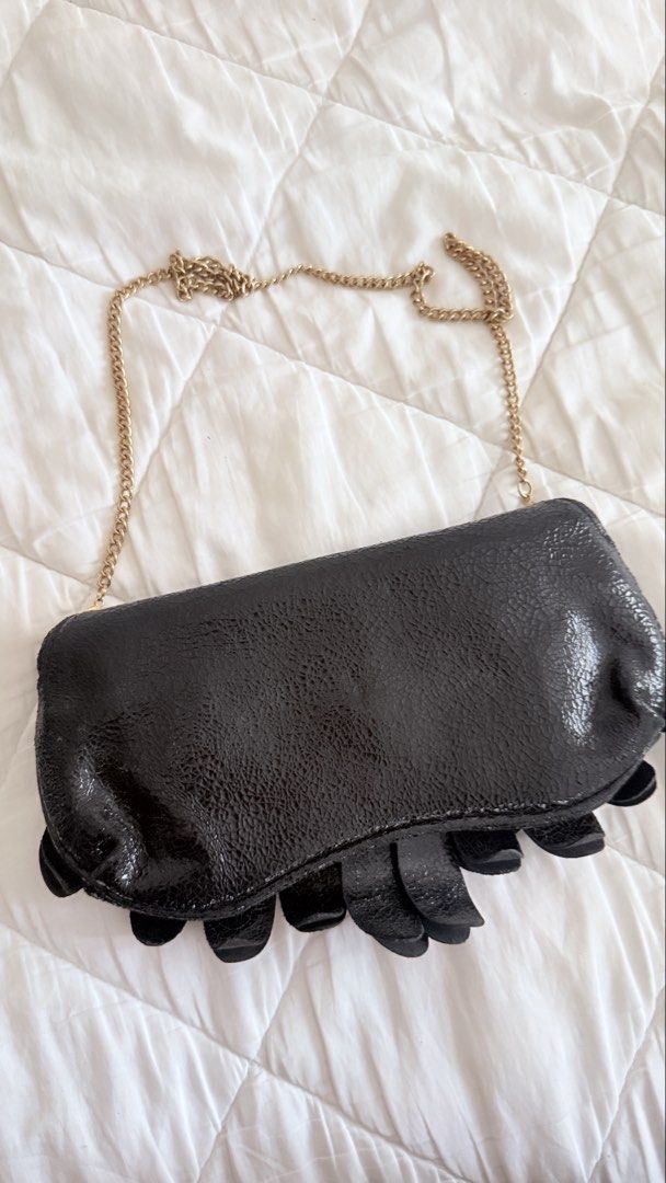 Emporio Armani (Category: Luxury Bags & Wallets) located in Manila. Submitted by deemfp (Listing ID 1457927625, Image 2). Description: .