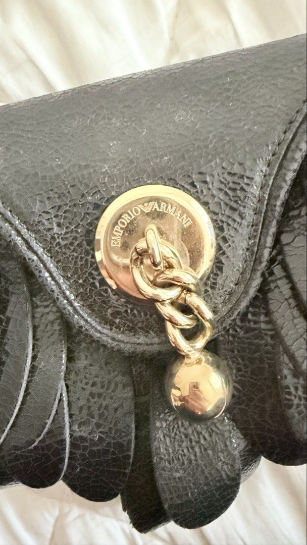 Emporio Armani (Category: Luxury Bags & Wallets) located in Manila. Submitted by deemfp (Listing ID 1457927625, Image 3). Description: .