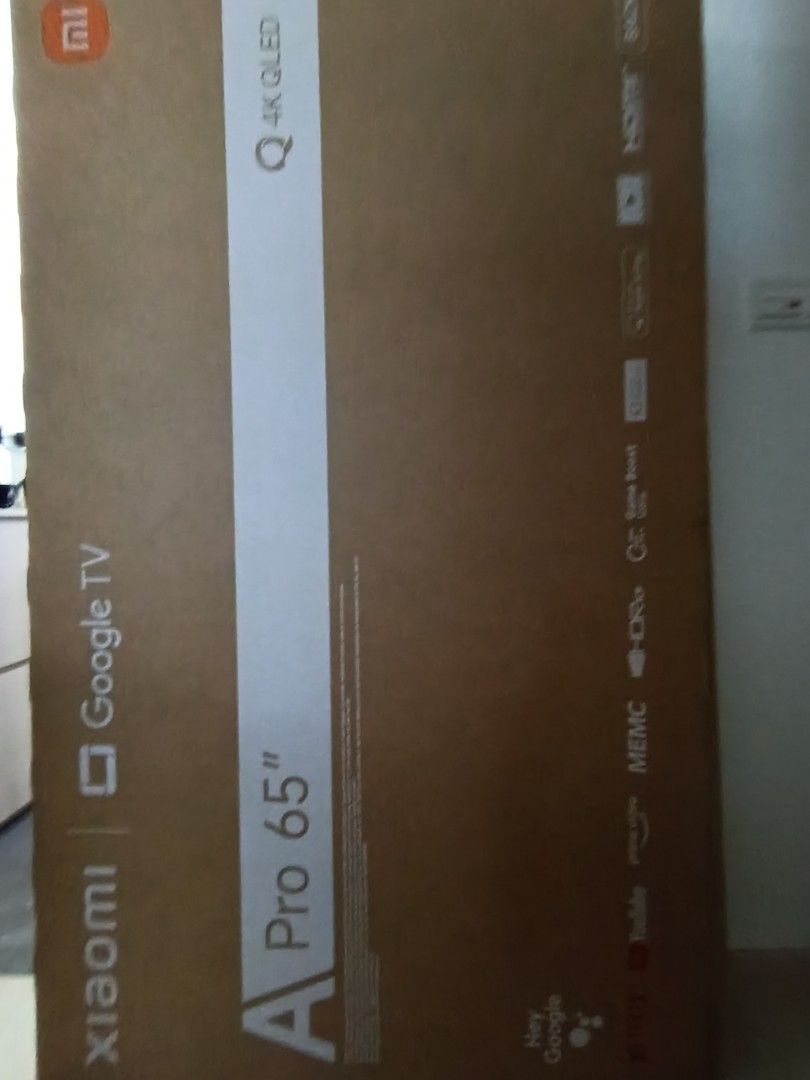 Empty Box (Category: Other Home Appliances) located in Singapore. Submitted by qlccarou (Listing ID 1457924832, Image 1). Description: Very new condition from purchase of new TV.