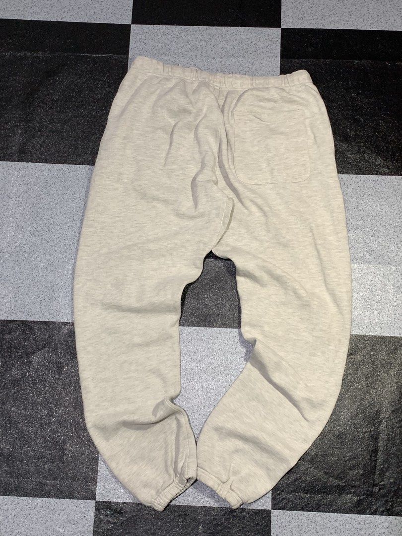 Essential Reflectorized (Category: Joggers) located in Angeles City. Submitted by badillajel81176 (Listing ID 1457943064, Image 2). Description: WTS – Essentials Reflective Design 📏 Size: Tag size “32 📏 Measurements: Length: 39.4” Thight:12” Hem:5” 💢Issue-Minimal Pin hole in Pocket ✨ Condition: 10/19 🟦 Color Rate: 10/9 📍 Pampanga Angeles City 📦 Shipping available nationwide.