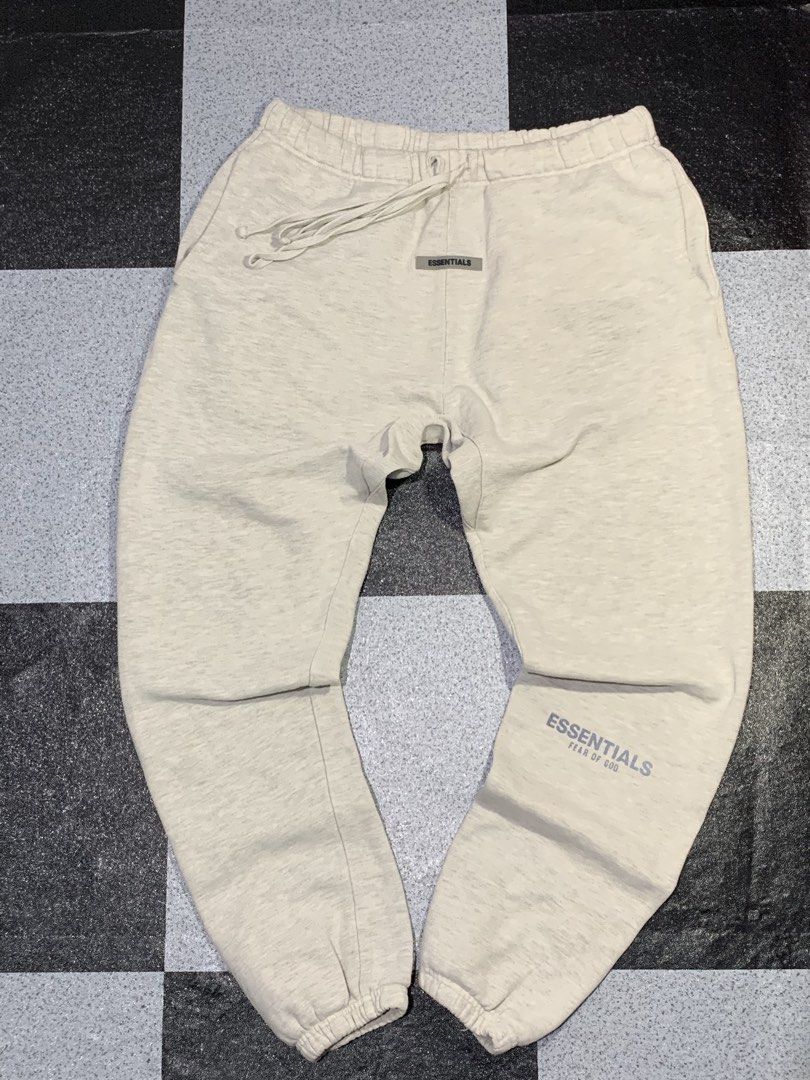 Essential Reflectorized (Category: Joggers) located in Angeles City. Submitted by badillajel81176 (Listing ID 1457943064, Image 1). Description: WTS – Essentials Reflective Design 📏 Size: Tag size “32 📏 Measurements: Length: 39.4” Thight:12” Hem:5” 💢Issue-Minimal Pin hole in Pocket ✨ Condition: 10/19 🟦 Color Rate: 10/9 📍 Pampanga Angeles City 📦 Shipping available nationwide.