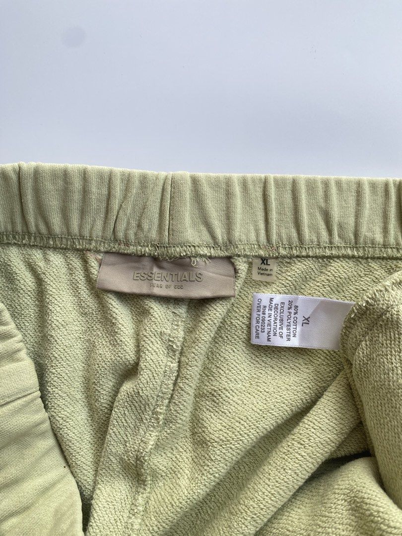 Essentials (Category: Shorts) located in Kalibo. Submitted by kurt_ismael (Listing ID 1457926849, Image 3). Description: Essentials Actual color: light mint green Size: 30-38 Length: 20.5 Hem: 13 Excellent condition Need wash only.