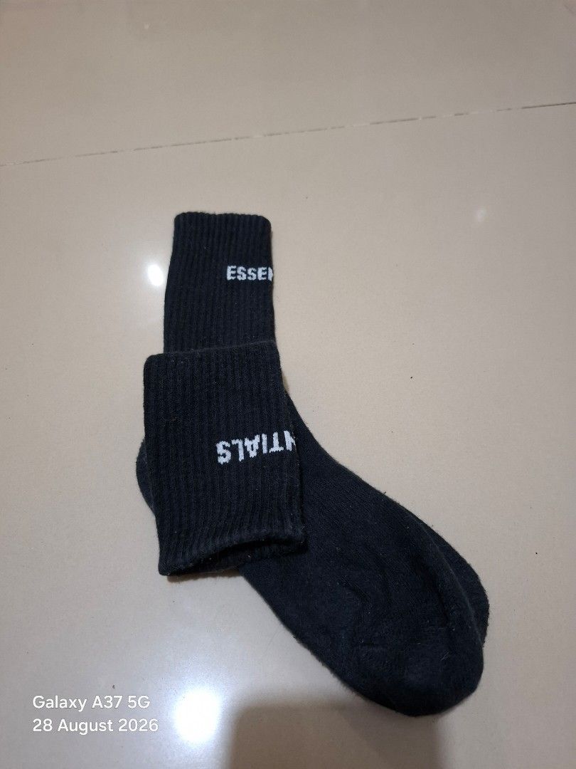 Essentials FOG Mens socks (Category: Socks) located in Manila. Submitted by thriftfinds_tagum (Listing ID 1458063847, Image 3). Description: Essentials Fear of God mens socks size US8 to US 11 180.⁰⁰.