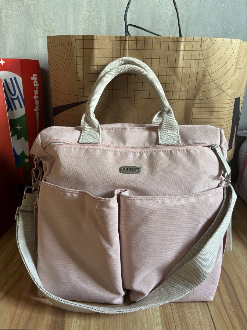 Feeme Mom/Diaper Bag (Category: Diaper Bags & Wetbags) located in Baguio. Submitted by pinkynj (Listing ID 1456732637, Image 1). Description: Like new :).