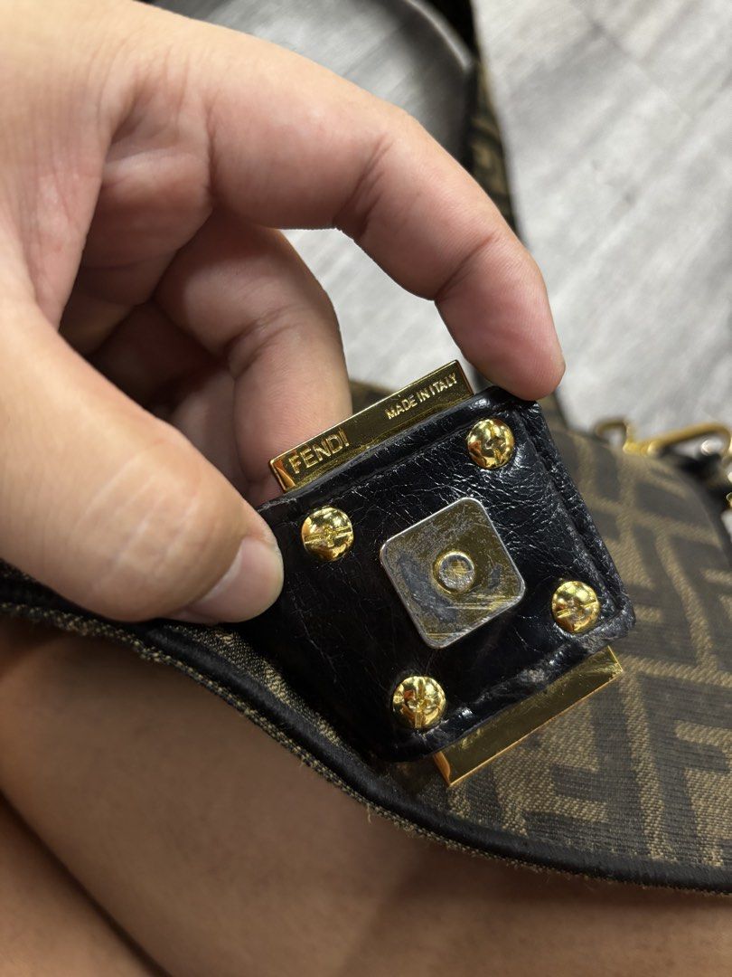 Fendi Brown Medium Baguette shoulder (Category: Luxury Bags & Wallets) located in Quezon City. Submitted by thrifting-dnx095 (Listing ID 1457919335, Image 3). Description: .