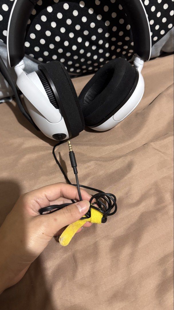 FOR SALE: Sony INZONE H3 Gaming Headset – White (Category: Headphones & Headsets) located in Pasig City. Submitted by lalalagorg (Listing ID 1457999708, Image 2). Description: Selling my Sony INZONE H3 (MDR-G300) Wired Gaming Headset in White. ✅ Original Sony INZONE H3 ✅ Wired gaming headset ✅ 3.5mm connection ✅ Flip-up boom microphone with mute function ✅ 40mm drivers ✅ Comfortable over-ear design ✅ Volume control on the headset ✅ Compatible wit