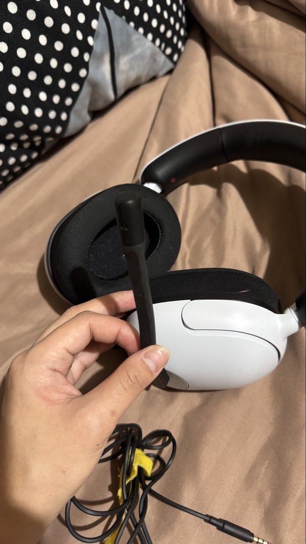 FOR SALE: Sony INZONE H3 Gaming Headset – White (Category: Headphones & Headsets) located in Pasig City. Submitted by lalalagorg (Listing ID 1457999708, Image 3). Description: Selling my Sony INZONE H3 (MDR-G300) Wired Gaming Headset in White. ✅ Original Sony INZONE H3 ✅ Wired gaming headset ✅ 3.5mm connection ✅ Flip-up boom microphone with mute function ✅ 40mm drivers ✅ Comfortable over-ear design ✅ Volume control on the headset ✅ Compatible wit