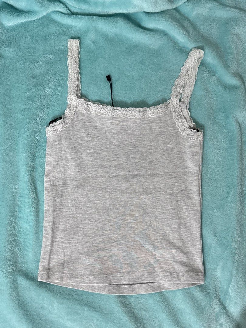 Forever 21 dainty lace trim cami top (Category: Sleeveless) located in Quezon City. Submitted by hanwardrobe (Listing ID 1458036047, Image 2). Description: -size xs 🩷.