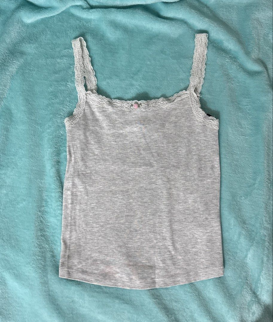 Forever 21 dainty lace trim cami top (Category: Sleeveless) located in Quezon City. Submitted by hanwardrobe (Listing ID 1458036047, Image 1). Description: -size xs 🩷.
