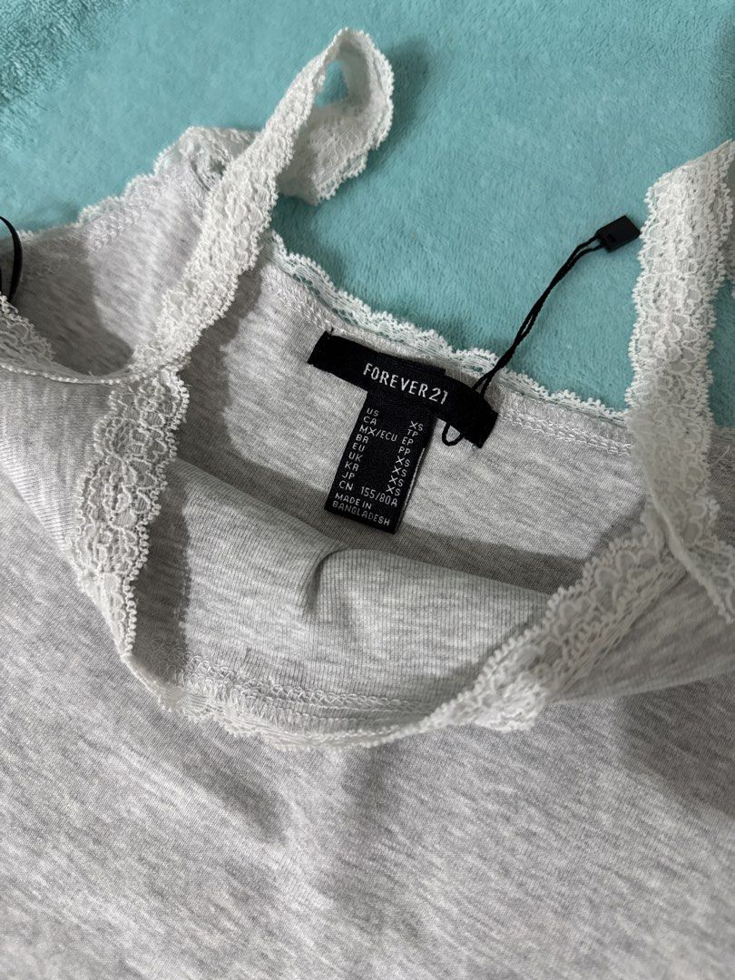 Forever 21 dainty lace trim cami top (Category: Sleeveless) located in Quezon City. Submitted by hanwardrobe (Listing ID 1458036047, Image 3). Description: -size xs 🩷.