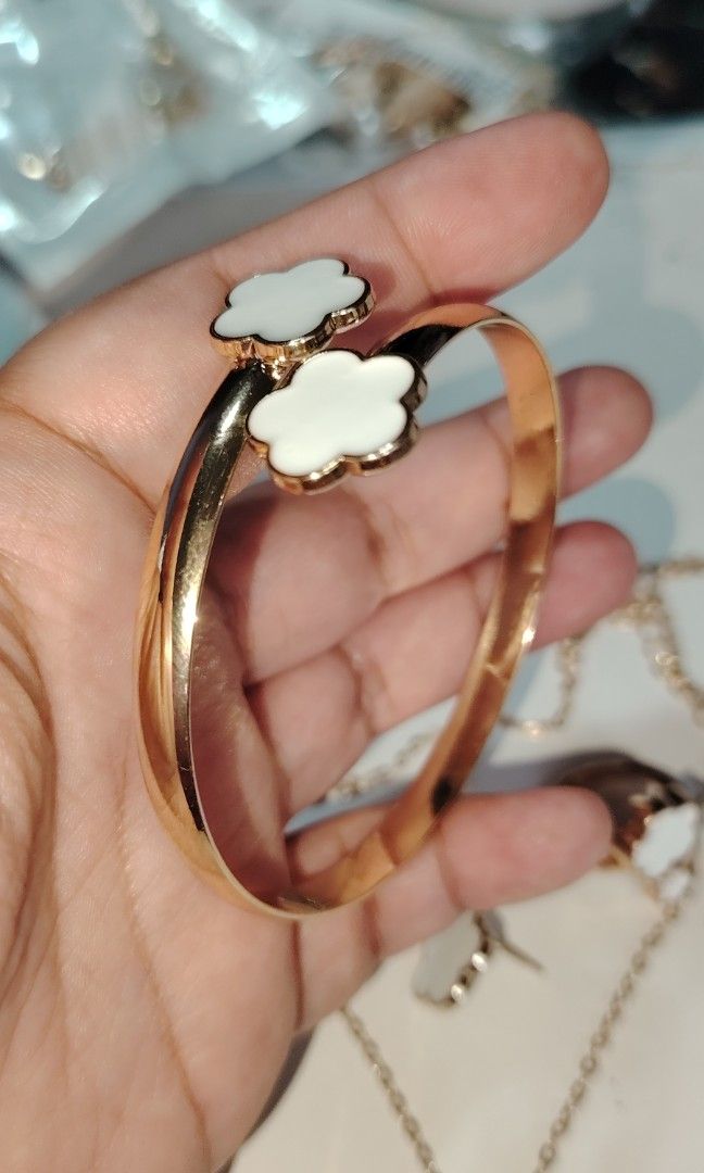 Full Set Jewelry (Category: Body Jewelry) located in Manila. Submitted by thrifty_cool (Listing ID 1457957252, Image 2). Description: .