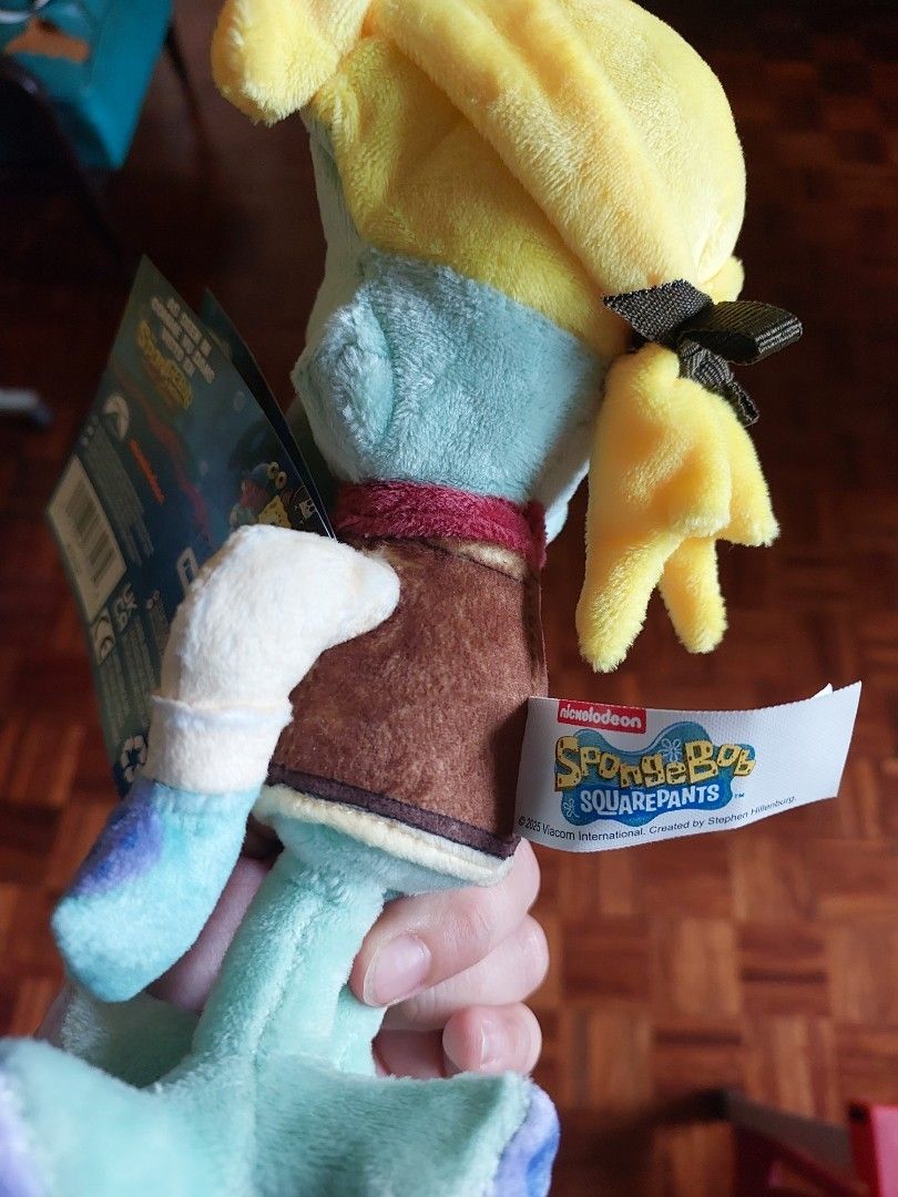 Funko Spongebob Squarepants Bikini Bottom Glow Pals Squidward Plush (Category: Plushies & Soft Toys) located in Manila. Submitted by newdeer.eaa070 (Listing ID 1457970813, Image 3). Description: - Funko Bikini Bottom Glow Pals Squidward Plush - Features glow-in-the-dark capability - Comes with original tags - Ideal for fans of Spongebob Squarepants.
