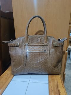 (Category: ) located in . Submitted by dyastenthrift (Listing ID 1458030909, Image 1). Description: .