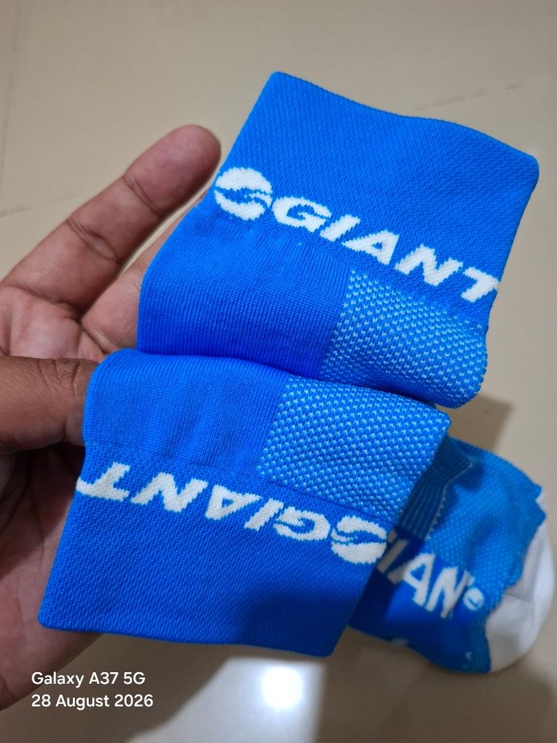 Giant Mens socks (Category: Socks) located in Manila. Submitted by thriftfinds_tagum (Listing ID 1458062831, Image 3). Description: Giant Cycling socks Mens Brandnew Condition size : US7 to US11 Lightweight ✅️ Stretchable ✅️ 250.⁰⁰.