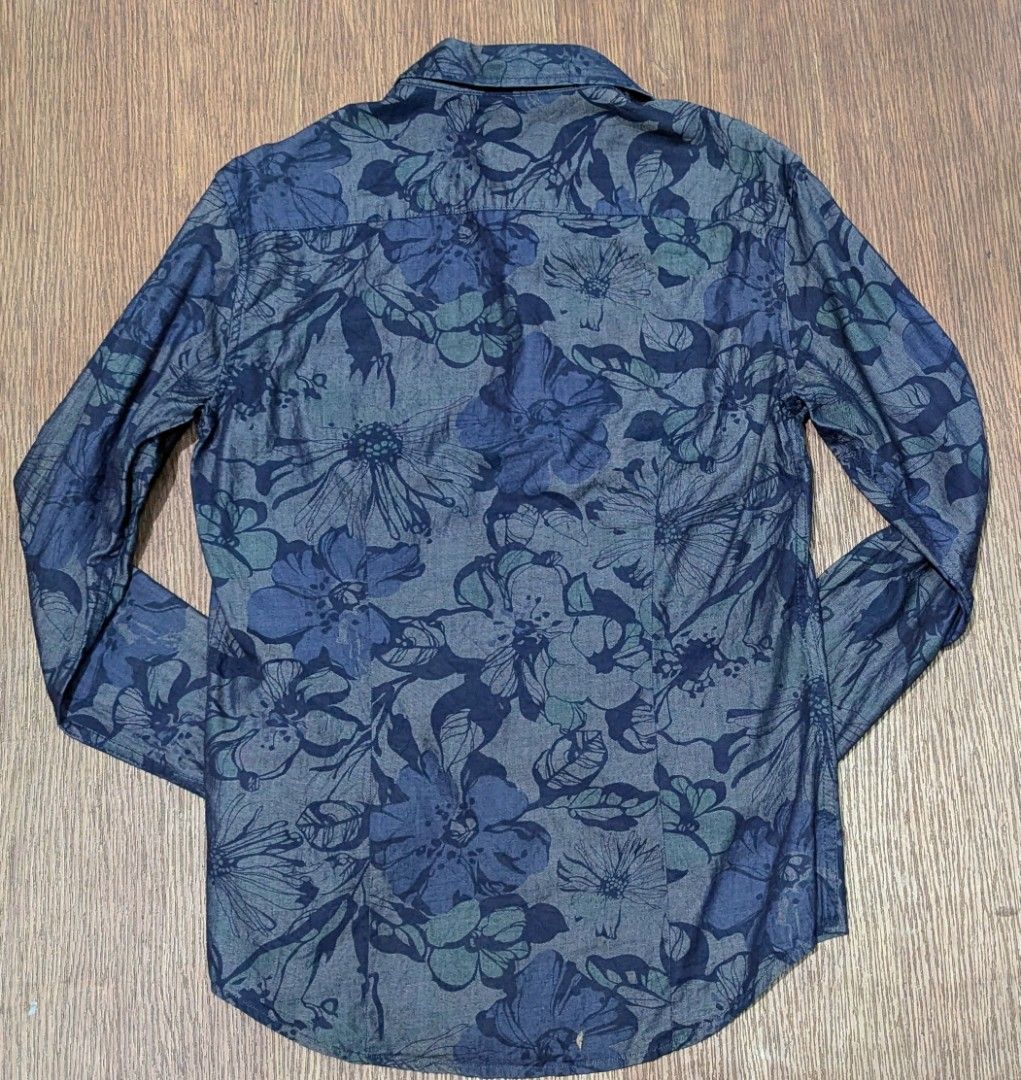 Givenchy long sleeves (Category: Longsleeves) located in Baguio. Submitted by second_handchic (Listing ID 1457948222, Image 3). Description: This is a Givenchy long-sleeve button-down shirt featuring an all-over blue and grey floral print. in excellent condition size small dimension: 17.5 inches length armpit to armpit by 26 inches height DM for more information.