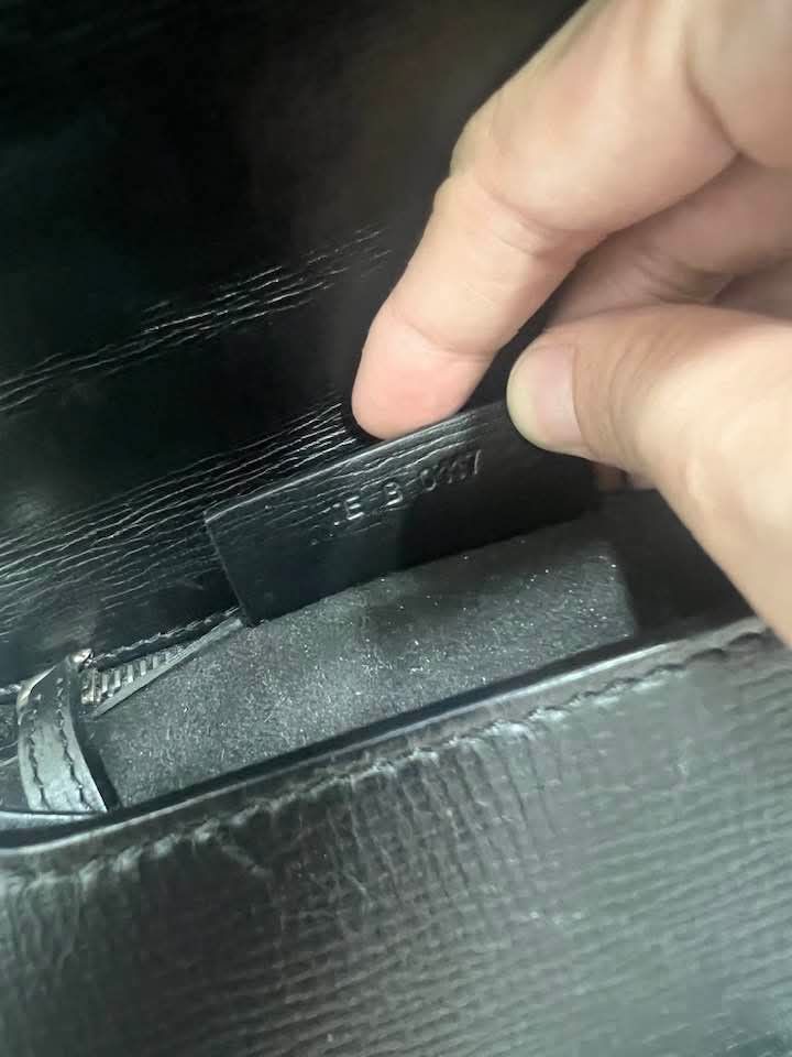 Givenchy Pandora box (Category: Luxury Bags & Wallets) located in Passi. Submitted by janbelisario (Listing ID 1458027211, Image 2). Description: Well used conditions please check detailed photos No inclusions #10.