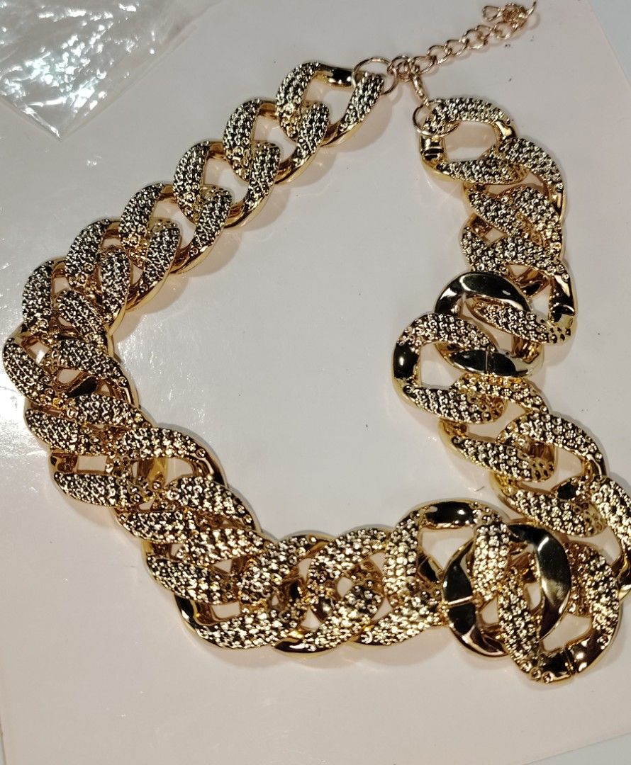 Gold Plate Necklace 48cm (Category: Necklaces) located in Manila. Submitted by thrifty_cool (Listing ID 1457958002, Image 1). Description: Magaan lang maganda ang pagkakagold.