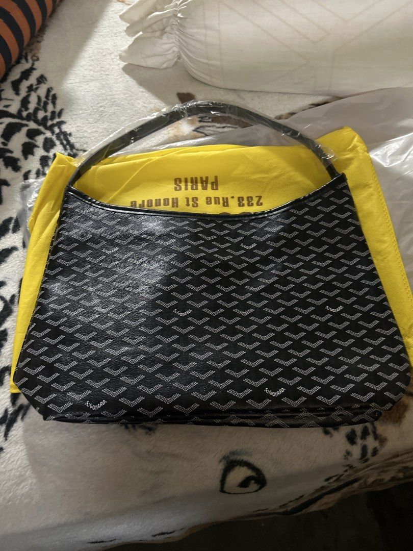 Goyard Black Monogram Hobo Bag with Pouch (Category: Luxury Bags & Wallets) located in Valenzuela. Submitted by cel_sells (Listing ID 1457932985, Image 2). Description: - given to me as a gift 🎁 .