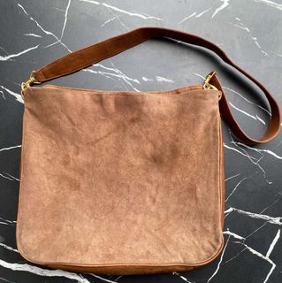 (Category: ) located in . Submitted by authentic_bag96 (Listing ID 1458070542, Image 1). Description: .