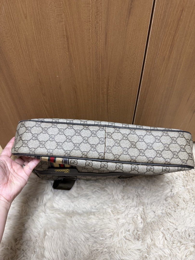 Gucci laptop bag (Category: Laptop Bags & Sleeves) located in Pasig City. Submitted by jhajejish (Listing ID 1457914747, Image 3). Description: No straps.