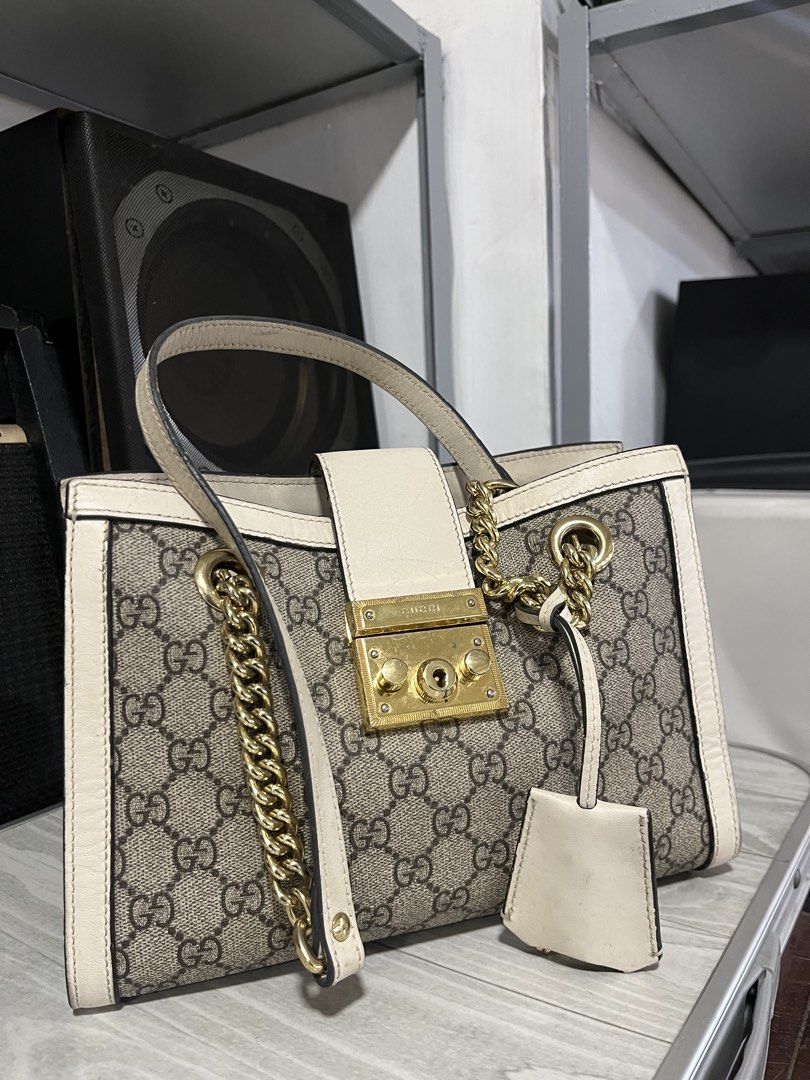 Gucci pre owned padlock gg supreme (Category: Luxury Bags & Wallets) located in Bacolod City. Submitted by hanap_ukay_540 (Listing ID 1457931765, Image 2). Description: Gucci GG Supreme shoulder bag Check each photo to see the details Location bacolod city negros occ First to pay yours Unli vc or vouch for smooth and safety transactions Dm me if interested Price: 11800 or best offer.