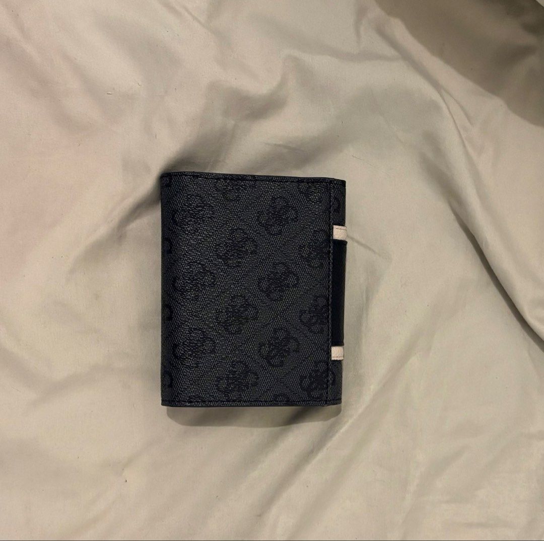 Guess Trifold Wallet (Category: Wallets & Card holders) located in Quezon City. Submitted by everybit (Listing ID 1457985136, Image 2). Description: - Authentic - Still with tag - I received this as a gift, I never used it - So nice, it has many card slots.