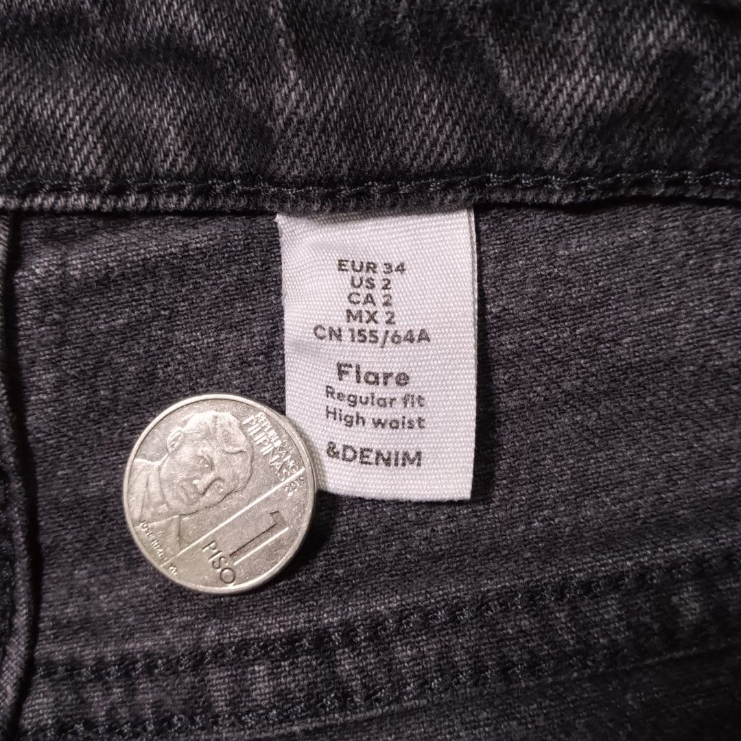 H&M Flared Pants (Category: Jeans) located in Taguig. Submitted by workwearheads (Listing ID 1457983906, Image 2). Description: Waist: 28-30 Length: 38 Thigh: 10 Hem: 10 Color Rate: 9.5/10 No issue Ukay/Thrifted Excellent Condition.