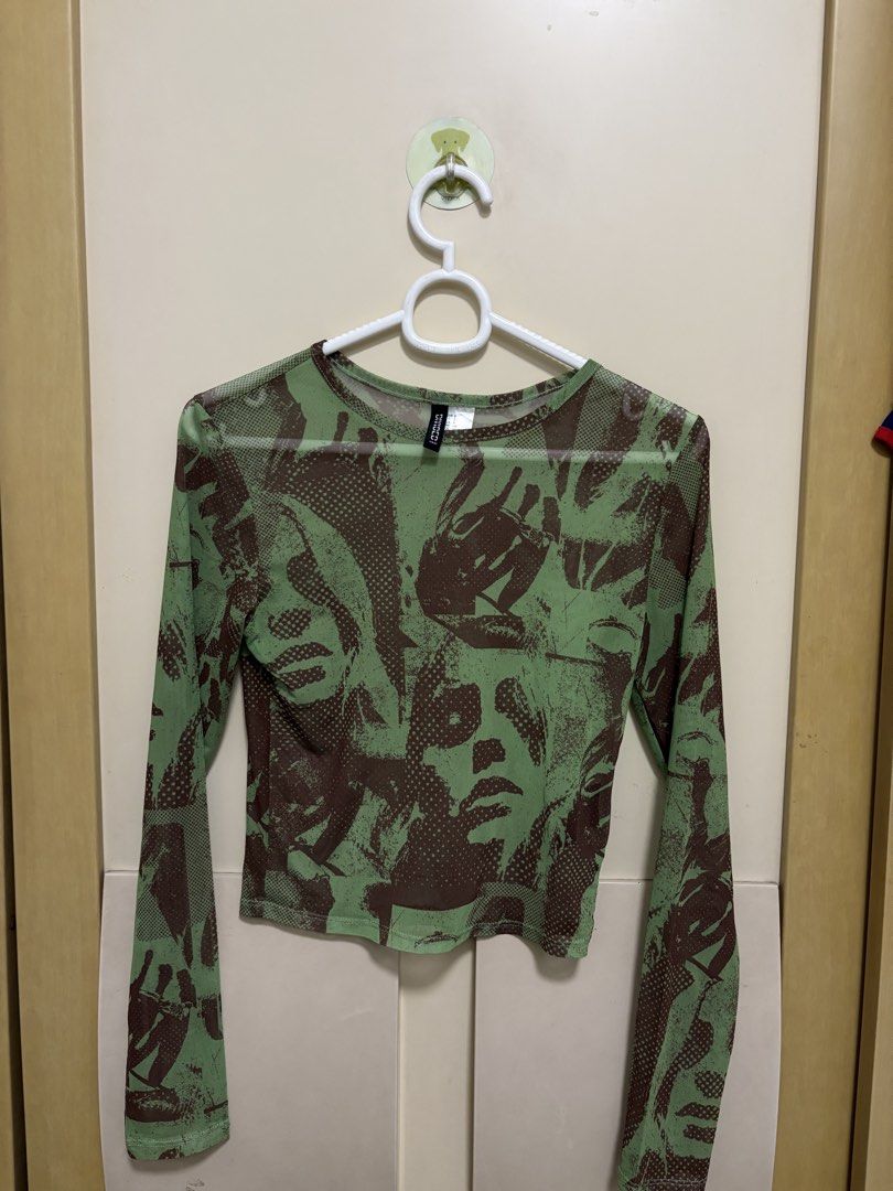 H&M Riso Mesh Long Sleeve (Category: Longsleeves) located in Manila. Submitted by j_decluttering (Listing ID 1458011555, Image 1). Description: - cool riso print - nice soft mesh - nice statement piece!.