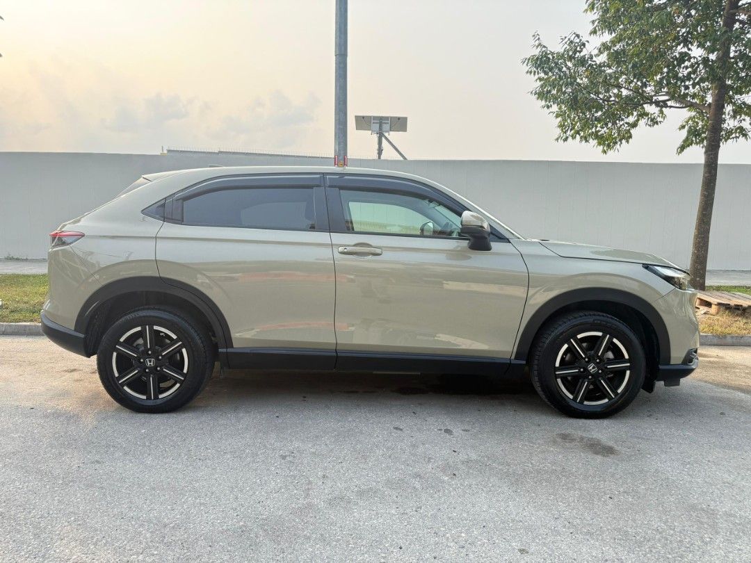 Honda Vezel 1.5 G (A) (Category: Used Cars) located in Singapore. Submitted by preciseauto (Listing ID 1457995637, Image 2). Description: 🔥🔥BOSS SAY ALL MUST GO CLEARANCE SALE🔥🔥 🚨CHEAPEST CARS IN THE MARKET🚨 🚘$500 DRIVEAWAY🚘 🏦LOWEST INTEREST FROM 1.48%🏦 🟢1 YEAR WARRANTY🟢 🔧FREE 1 YEAR SERVICING🔧 🏬 Vehicle 120 Points INSPECTION CHECK By In House Workshop BEFORE we put them for SALE 🚕 PHV Drivers Welcomed 🔁 High Trade In Value ‼️ 🌟