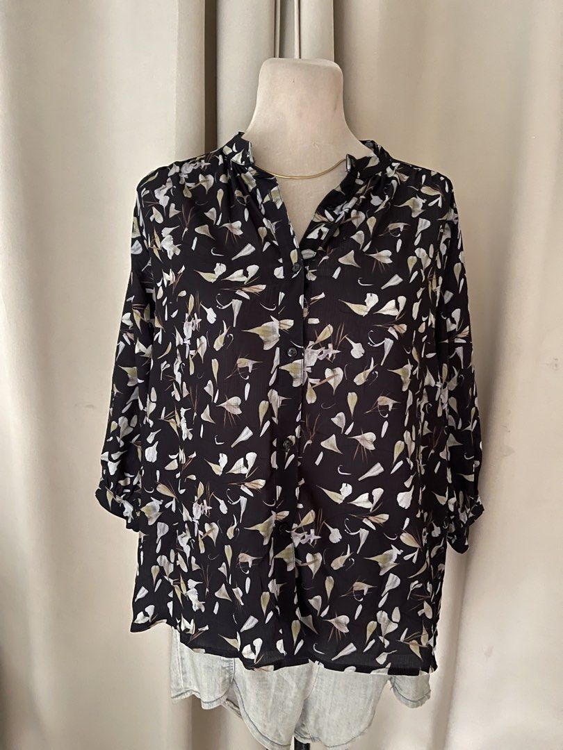 hq button down (Category: Blouses) located in Cainta. Submitted by zlove111 (Listing ID 1458092087, Image 2). Description: up to semi xl soft fabric premium .