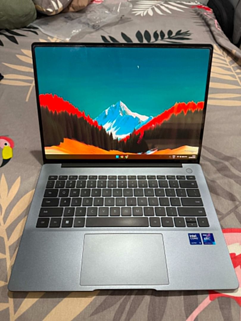 Huawei MateBook 14 Core Ultra 5 (Category: Laptops & Notebooks) located in Manila. Submitted by silentstar.8520cc (Listing ID 1457978957, Image 3). Description: Selling my Huawei MateBook 14 Core Ultra 5. I mainly used it for admin work and regular day-to-day tasks, so it hasn't been used for anything heavy. 14.2" OLED Touchscreen - a very nice feature 16GB RAM 1TB Storage Intel Core Ultra 5 125H 2.8K high-resolution display 120Hz refresh rate In