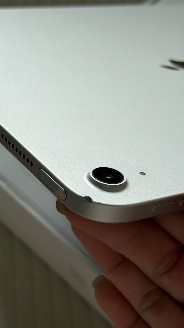 ipad (Category: iPad) located in Kuala Lumpur. Submitted by zumingx31137275 (Listing ID 1457933091, Image 3). Description: - Apple iPad 10th Generation - Color: Silver - Storage: 64GB - Includes original box - Perfect for daily tasks and entertainment - Meetup available at Mid Valley Megamall, Kuala Lumpur.