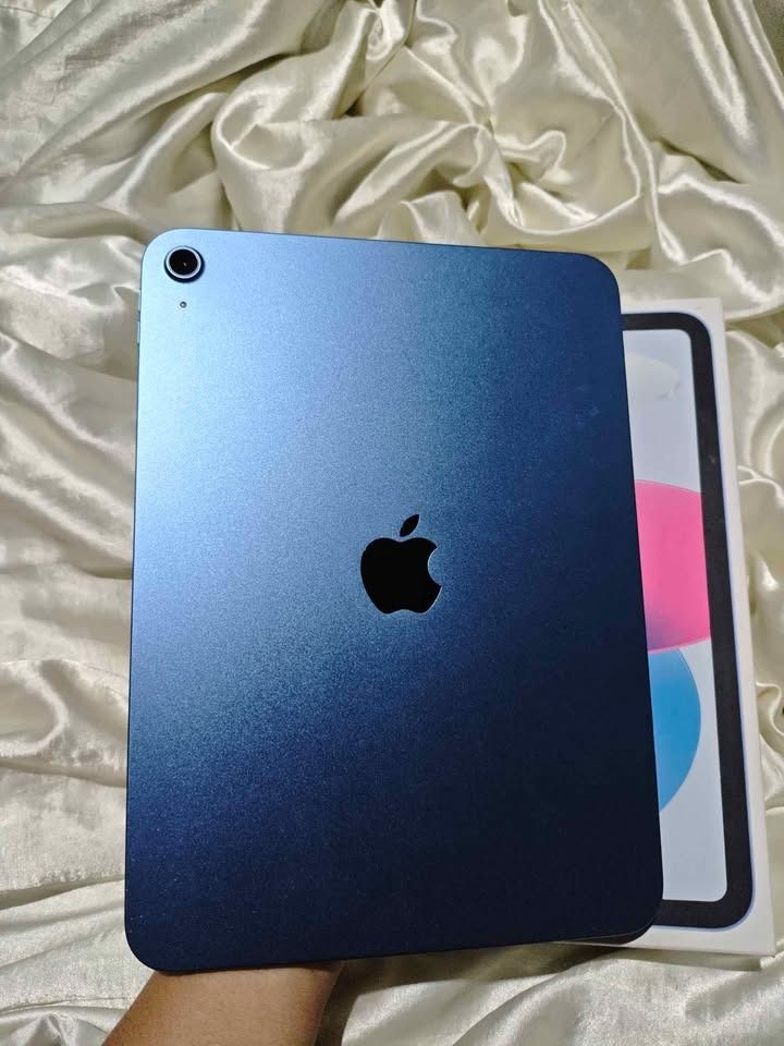 IPAD A16 128GB (Category: iPad) located in Caloocan City. Submitted by ginamaebirol76 (Listing ID 1457991661, Image 3). Description: ​quick specs: ​model: ipad 11th gen (a16) | 128GB | blue ​battery: 100% battery health ​condition: 10/10 — no issues, no scratches, no dents ​inclusions: ​original box, cord, and adapter ​installed tempered glass ​protective case ​.