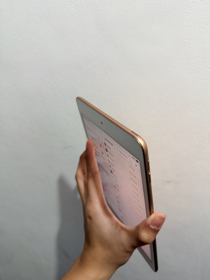 Ipad Mini 5th Gen Rose Gold 256GB (Category: iPad) located in Dasmarinas. Submitted by lucienne_swimwear (Listing ID 1457918506, Image 3). Description: All buttons working No issues with the screen, camera, touch ID, true tone Device only. Negotiable. RFS Only user for e-reading..