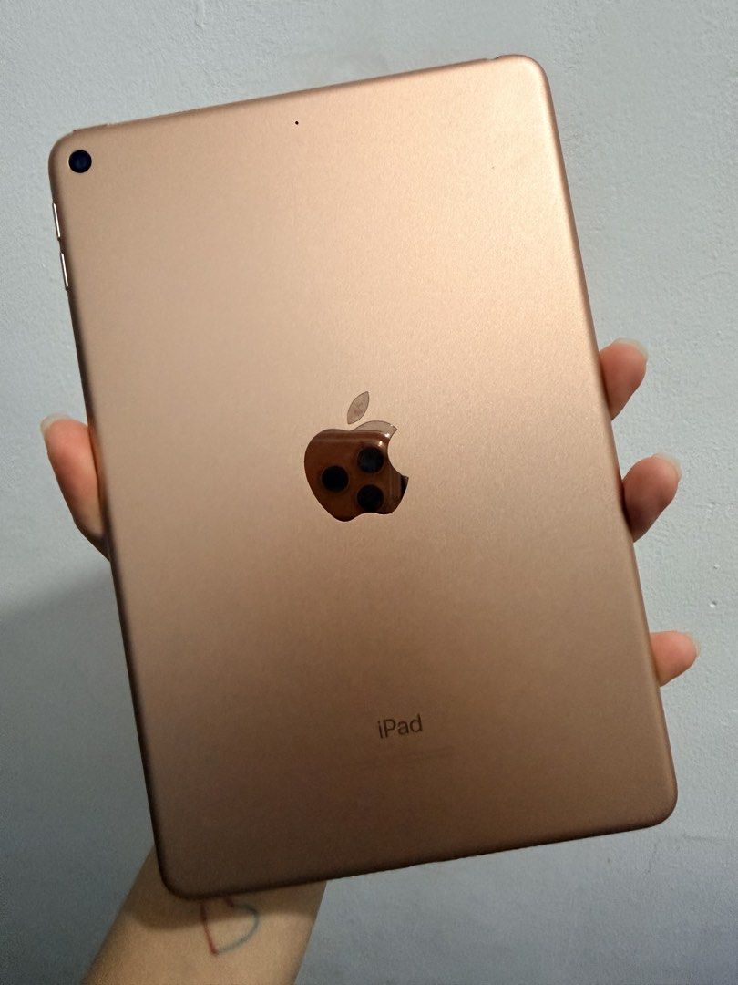 Ipad Mini 5th Gen Rose Gold 256GB (Category: iPad) located in Dasmarinas. Submitted by lucienne_swimwear (Listing ID 1457918506, Image 2). Description: All buttons working No issues with the screen, camera, touch ID, true tone Device only. Negotiable. RFS Only user for e-reading..