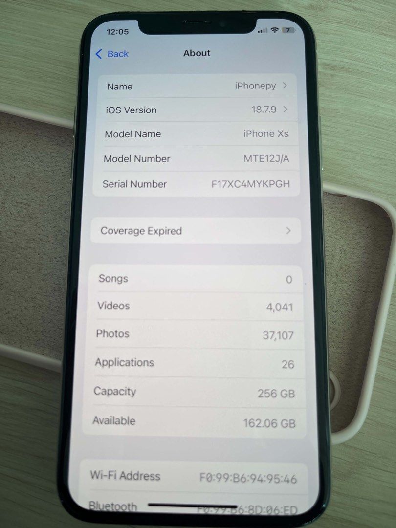 Iphone XS 256 GB (Category: iPhone X Series) located in Mandaluyong City. Submitted by skylistings_c (Listing ID 1457933345, Image 3). Description: Battery Health: 94 % Never been replaced or repaired Good condition IOS version: 18.7.10 Storage: 256 GB No issues and can be super handy to handle basic communications or activities Pang music, soc med, communication kayang kaya pa Wag lang heavy apps or games.