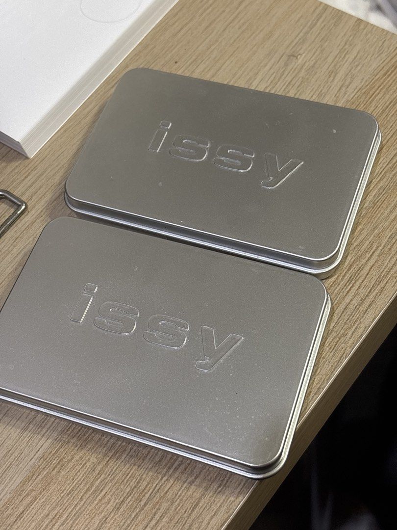 Issy Magnetic Palettes (Case only) (Category: Makeup) located in Marikina City. Submitted by everythingisnegotiable (Listing ID 1458019002, Image 1). Description: Selling two Issy’s magnetic palettes. 150 each. 250 for two. Still in really great condition! Barely Brought out of the house. Lock is really good. RFS: bought a bigger magnetic palettes.