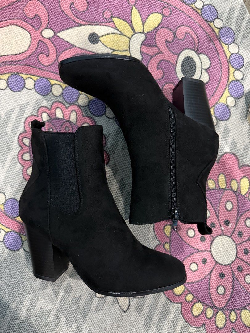 Jessica Cline Black Boots (Category: Boots) located in Manila. Submitted by nabiluvie (Listing ID 1458046360, Image 1). Description: Size is 7.5, 24.5cm bought this and never used it :((( it’s been sitting on my wardrobe for too long. i even have the box but it’s been ruined since it’s placed on the bottom of all my shoe boxes :<<.